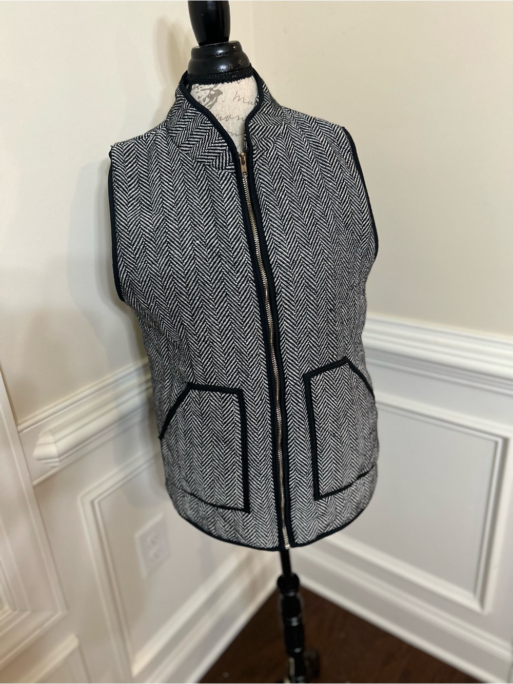 Women's Herringbone Quilted Zip Vest - Black & White
